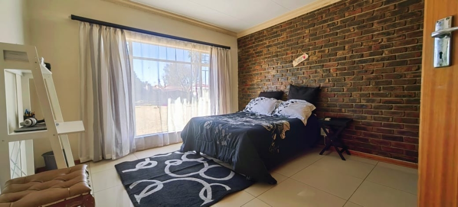 3 Bedroom Property for Sale in Miederpark North West
